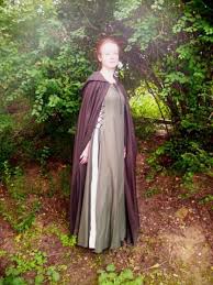 Nahanleitung Mittelalter Umhang Kostenlose Nahanleitungen Kreative Stoffe De Mittelalter Umhang Modestil Umhang