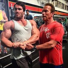 They have 2 daughters, katherine and christina, and also 2 sons, patrick and christopher. Arnold Schwarzenegger Is Training His 18 Year Old Son To Be A Bodybuilder