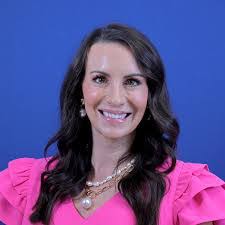 Leanna Baker's Instagram, Twitter & Facebook