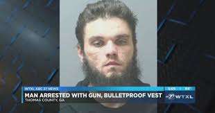 Man found with drugs, guns, bulletproof vest in Thomas County