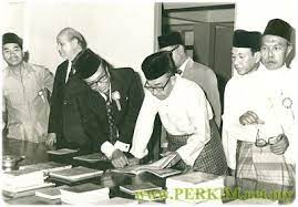 Tun abdul razak telah pulang ke rahmatullah ketika usianya menjelang 54 tahun, di london pada 14 januari 1976. Sumbangan Tun Abdul Razak Pdf Txt