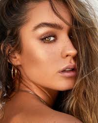 Sommer Ray on Instagram: “eyes tell more than words could ever say” |  Chicas en bikini, Rostros