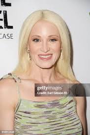 Sara Gibson's Instagram, Twitter & Facebook