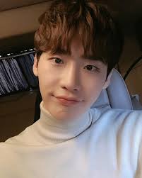 Father, mother, one younger brother and one younger sister. Lee Jong Suk Biography Height Life Story Super Stars Bio