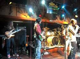 Izinkanlah ku titiskan / airmata keresahanku / di cengkam kerinduan yang tak bertepi / biarlah serpihan rembulan / berguguran ke ribaanku / agar terang kelam malam / yang kita. Kembali Merindu Slam Live At Rum Jungle Kl By Ntviruz