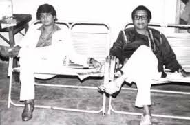He was one of the most popular singers in the indian film industry and from soft numb. This Superstar Had Married Kishore Kumar S Ex Wife This Legendary Singer Took Revenge In This Way Newstrack English 1