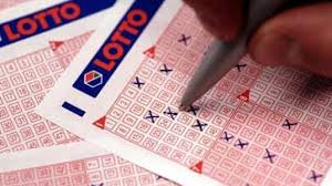 Wenn etwas extreme unwahrscheinlich ist, sagt man: Lottogewinn Gluckspilz Knackt Jackpot Mit 12 6 Millionen Gesellschaft Faz
