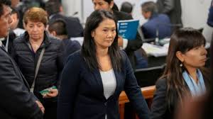 Keiko fujimori, hija y heredera política del ex presidente alberto fujimori, se presenta a sí misma como la reserva ¿keiko es el mal menor por el que apuesta garcía para evitar que gane humala? Keiko Fujimori Liberan A La Lider Opositora Luego De Cumplir Mas De Un Ano De Prision Preventiva En Peru Bbc News Mundo