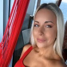 Carey Sutherland's Instagram, Twitter & Facebook