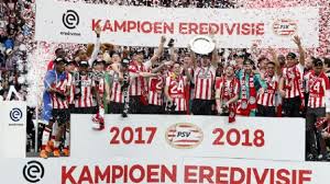 Made a average of 2.5 home goals tore per match and team ajax 2.2 away goals per match. Psv Vernedert Apathisch Ajax En Is Landskampioen Van Nederland