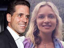 Presidential candidate joe biden's son hunter recently married a los angeles woman, according to the bride's mother. Joe Biden S Son Hunter Gets Married In Secret Wedding See Pics Of His Wife