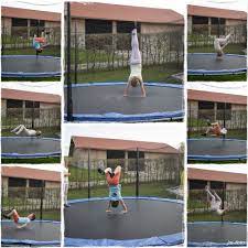 Vergiss nicht, beidseitig zu trainieren (vorderes bein abwechseln). Gemeinsame Ubungen Im Trampolin Foto Bild Erwachsene Kinder Kinder Im Schulalter Bilder Auf Fotocommunity