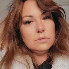 Do all rooms at Dockside Inn have bathtubs?