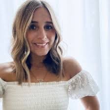 Amanda Henson's Instagram, Twitter & Facebook