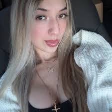 Leah Strickland's Instagram, Twitter & Facebook