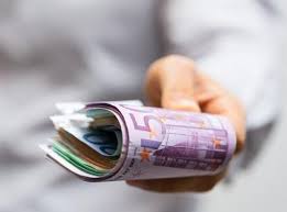 Hat man sich aber so fortgebildet, dass man höhere positionen im unternehmen einnehmen kann, dann ist ja in der regel auch eine gehaltserhöhung durchaus gerechtfertigt. Gehaltserhohung Beim Ersten Mal Richtig Verhandeln Monster De