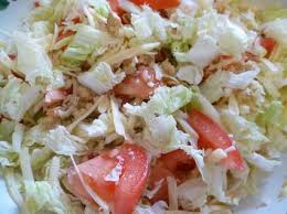 салат с пекинской капустой и красной рыбой и сухариками Salat S Pekinskoj Kapustoj I Pomidorami S Syrom