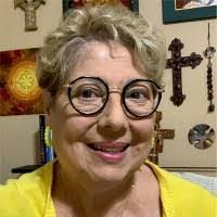 Beth Manis's Instagram, Twitter & Facebook