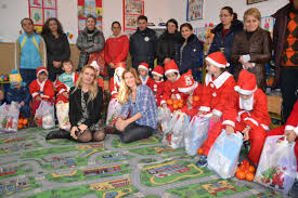 Gradinita cu program prelungit magurele indrumatori bogdan angela si curcan petronela profesor de dans bogdan ciobanu. Alina Tobos Donator Individual Prin Programul Adopta O Gradinita S A Intalnit Cu Mos Craciun Si Anul Acesta Blog World Vision Romania