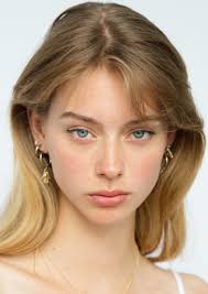 Fan Casting Lauren de Graaf as Whitley Johnson in A Midsummer's Nightmare 