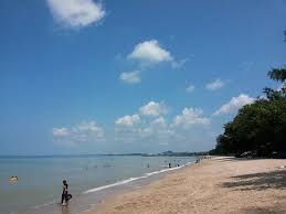 Terletak di kuala tinggi melaka, tempat penginapan menarik ini sesuai untuk mereka yang mencari resort yang luas untuk beristirehat bersama keluarga yang bertema tradisional melayu sambil menikmati suasana bercuti di tepi pantai. Interesting Stop Over Review Of Pengkalan Balak Beach Pantai Pengkalan Balak Melaka Malaysia Tripadvisor