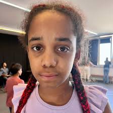 Uma lirinha linda num dos ensaios da 𝗔𝘂𝗿𝗼𝗿𝗮. 😍 Sabiam que a ópera  combina 𝗺𝘂́𝘀𝗶𝗰𝗮, 𝘁𝗲𝗮𝘁𝗿𝗼 𝗲 𝗹𝗶𝘁𝗲𝗿𝗮𝘁𝘂𝗿𝗮, proporcionando  uma participação em diferentes formas de expressão artística? Isso aumenta  o repertório cultural