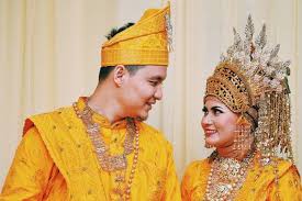 Bisa dikatakan bahwa pakaian adat ini merupakan sebuah warisan yang tak. Persiapan Pernikahan Adat Melayu Riau Weddingku Com