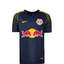 Rb leipzig strengthened the team during the winter break by signing omer damari from austria wien, emil forsberg from malmö ff and players rodnei and yordy reyna from fc red bull salzburg. Nike Fussballtrikot Red Bull Salzburg Stadium 17 18 Auswarts Online Kaufen Otto