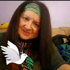 Happy Saturday to alll...I'm Dee ( Diane ) ..was born in Brooklyn NyC,  living in Queens since 1974.Here's me.. I am a total.backyard tourist, love  the sunsets in the city from my