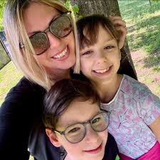 Buon giorno!! Volevo sapere se in paese si festeggia halloween per i  piccoli ? Se c è qualche festa per loro grazie