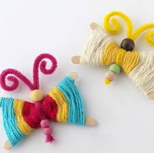 Hier Erkennen Sie Wie Kann Man Solche Schone Schmetterlinge Mit Kindern Basteln Die Anleitun Basteln Fruhling Kinder Basteln Bilderrahmen Basteln Mit Kindern