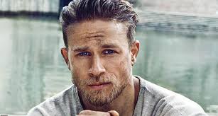 Things That Make You Go Mmm Here S Your First Look At Charlie Hunnam As King Arthur Doomrocket