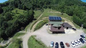 Comuna siriu este situată pe valea buzăului, în apropierea lacului de acumulare al barajului siriu. Izvorul Bucuriei Pensiune Siriu Jud Buzau Cazare In Siriu