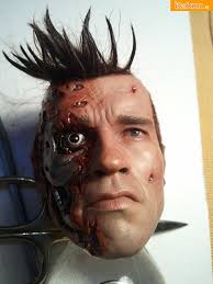 Art-Zone: custom T-800 Enterbay Battle Damaged Edition di Doc Logan,  artista italiano