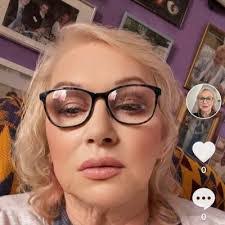 Celia Lynch's Instagram, Twitter & Facebook