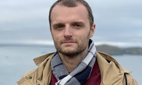 Borrelli e Lajçaku duhet të japin dorëheqje, vlerëson analisti polak