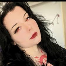 Melody Downs's Instagram, Twitter & Facebook