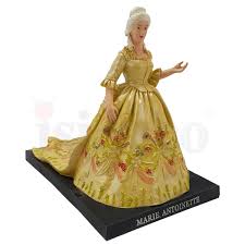 Anfang september heirateten caroline beil und ihr partner philipp sattler in großbritannien. Figur Marie Antoinette 15cm Im Hochzeitskleid Isideco