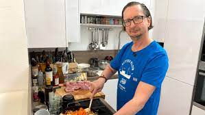 We did not find results for: Das Perfekte Dinner In Lubeck Beim Kochen Kommt Carsten Zur Ruhe