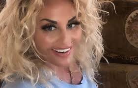 Stało się to w momencie, gdy królowa życia opublikowała na instagramie fotografię z tajemniczym mężczyzną, dodając przy tym bardzo długi i interesujący wpis. Dagmara Kazmierska Z Krolowych Zycia Tuli Sie Do Tajemniczego Mezczyzny Najnowsze Zdjecie Celebrytki Zaintrygowalo Fanow Szolbiznes Maxxx News Rmf Maxxx