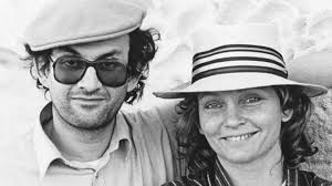 Robyn Davidson's Instagram, Twitter & Facebook