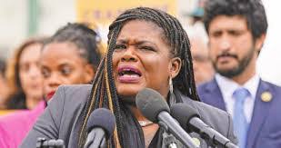 Evie Colon's Instagram, Twitter & Facebook