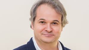 Court orders millionaire banker to pay overdue divorce payments