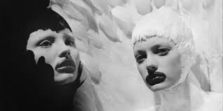 Rencontres d'Arles : portrait de l'artiste en homme-oiseau