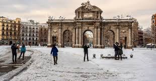 A madrid la neve caduta con la tempesta filomena ha coperto tutto e l'aeroporto barajas è ancora chiuso. Nmsxqguvuijxem