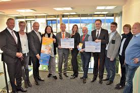 Vr Bank Und Raiffeisendruckerei Unterstutzen Lernpatenprojekt Im Kreis Neuwied Nr Kurier De