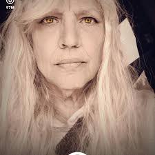 Sandi Gunderson's Instagram, Twitter & Facebook