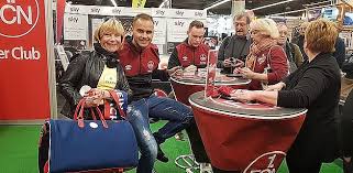 Ein kurzweiliges kulturleben, eine bunte gastroszene. Freizeit Touristik Garten Der Fcn Ist Wieder Da 1 Fc Nurnberg