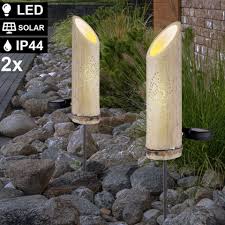 Ein solarstrahler, der mit sparsamen leds bestückt ist und mit der kraft der sonne betrieben wird, verbindet die vorteile der modernen leuchtdioden mit der photovoltaik. Etc Shop Dekolicht 2er Set Led Solar Steck Leuchte Bambus Garten Deko Strahler Dekor Stanzungen Erdspiess Lampe Grun Online Kaufen Otto