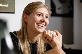 Onze jonge landgenoot wout van aert heeft vandaag nog eens een staaltje van zijn talent laten zien. Sarah De Bie De Vrouw Achter Wout Van Aert 2018 Moest Het Het Belang Van Limburg Mobile